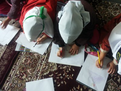 برگزاری ایستگاه نقاشی به مناسبت شهادت حضرت رقیه به همت فرهنگی مدرسه علمیه